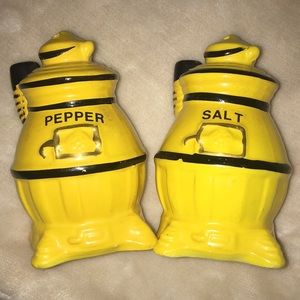 Japanese salt and pepper shakers